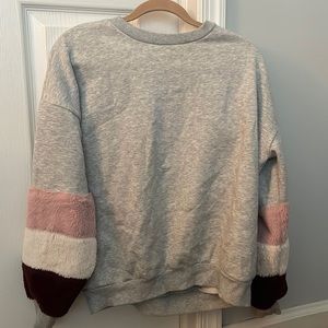 Sweatshirt with fuzzy sleeves